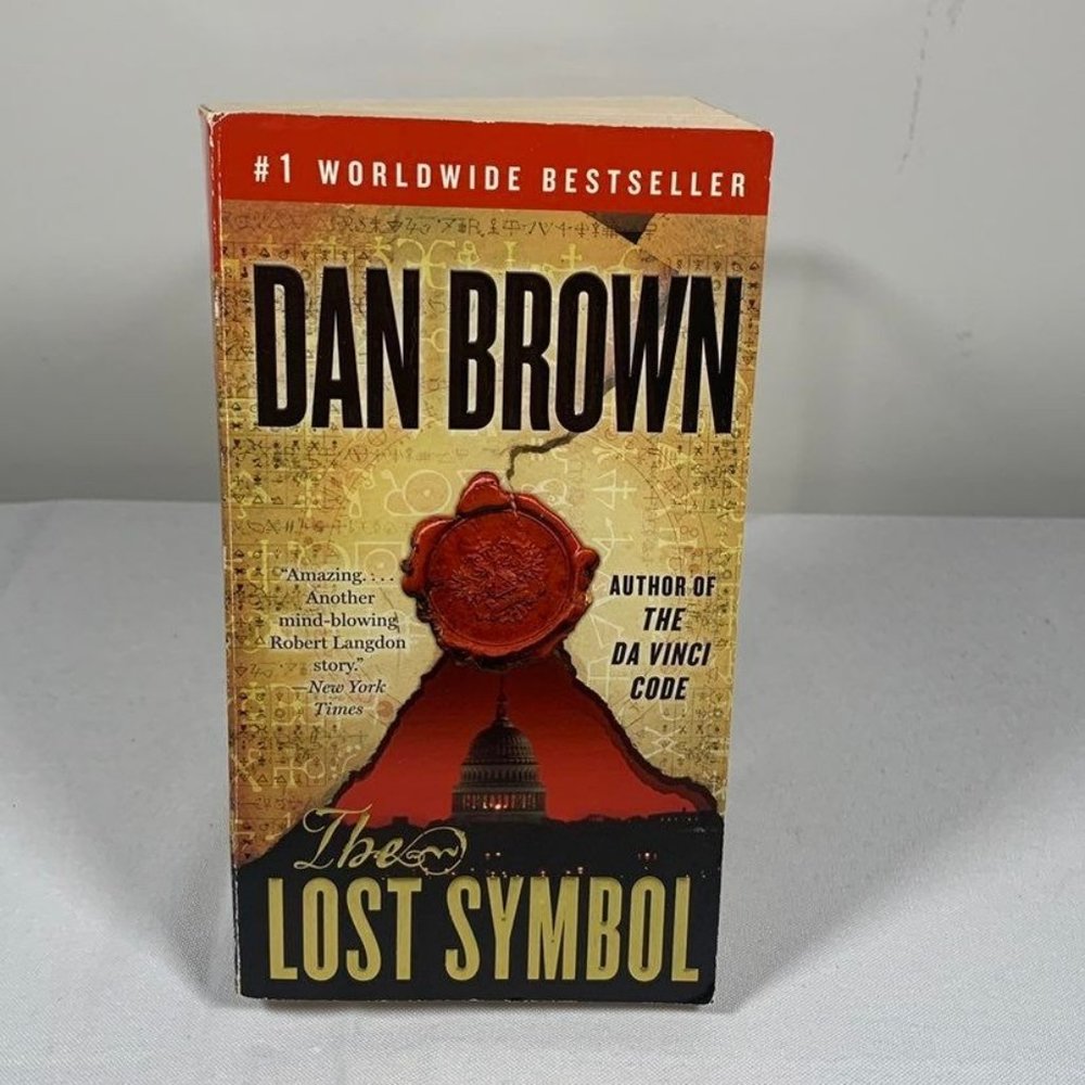 Robert Langdon, The Lost Symbol by Dan Brown Paperback Book